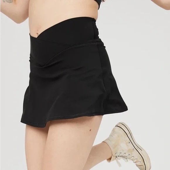 aerie Dresses & Skirts - Aerie Crossover Waist Black Tennis Skort/Skirt Size Small